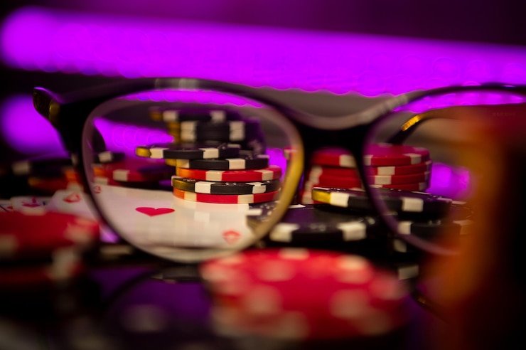 Tampilan aplikasi pandaspin88 di layar smartphone dengan meja live-dealer